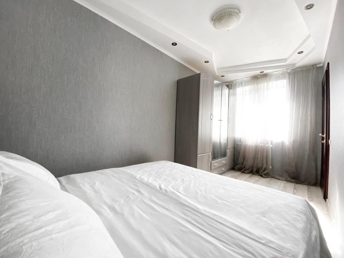 2-bedroom Lux Area Nebereznaya Riv'era Apartment *
