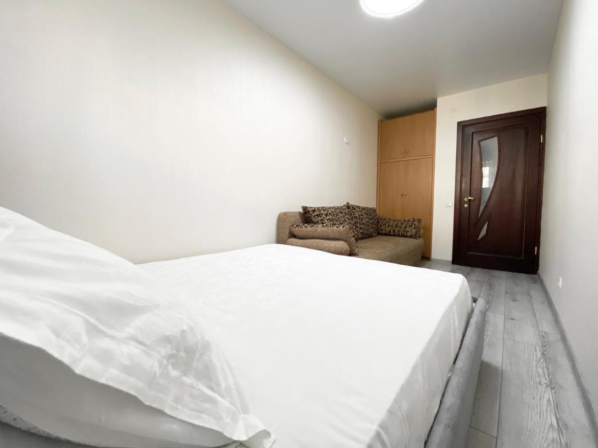 2-bedroom Lux Area Nebereznaya Riv'era Apartment Dnipro